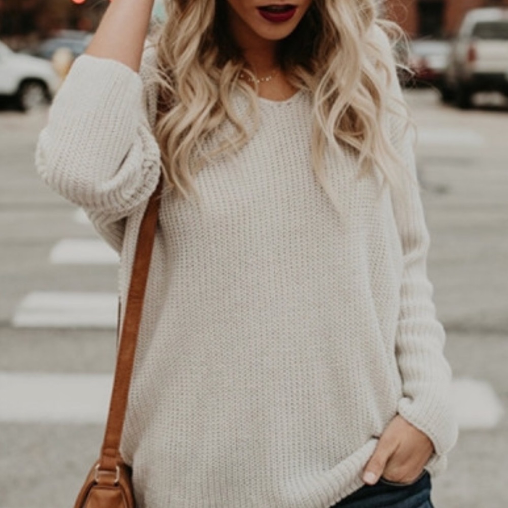 ✨New✨Ivory Twisted Knot knot Sweater - Picture 3 of 7